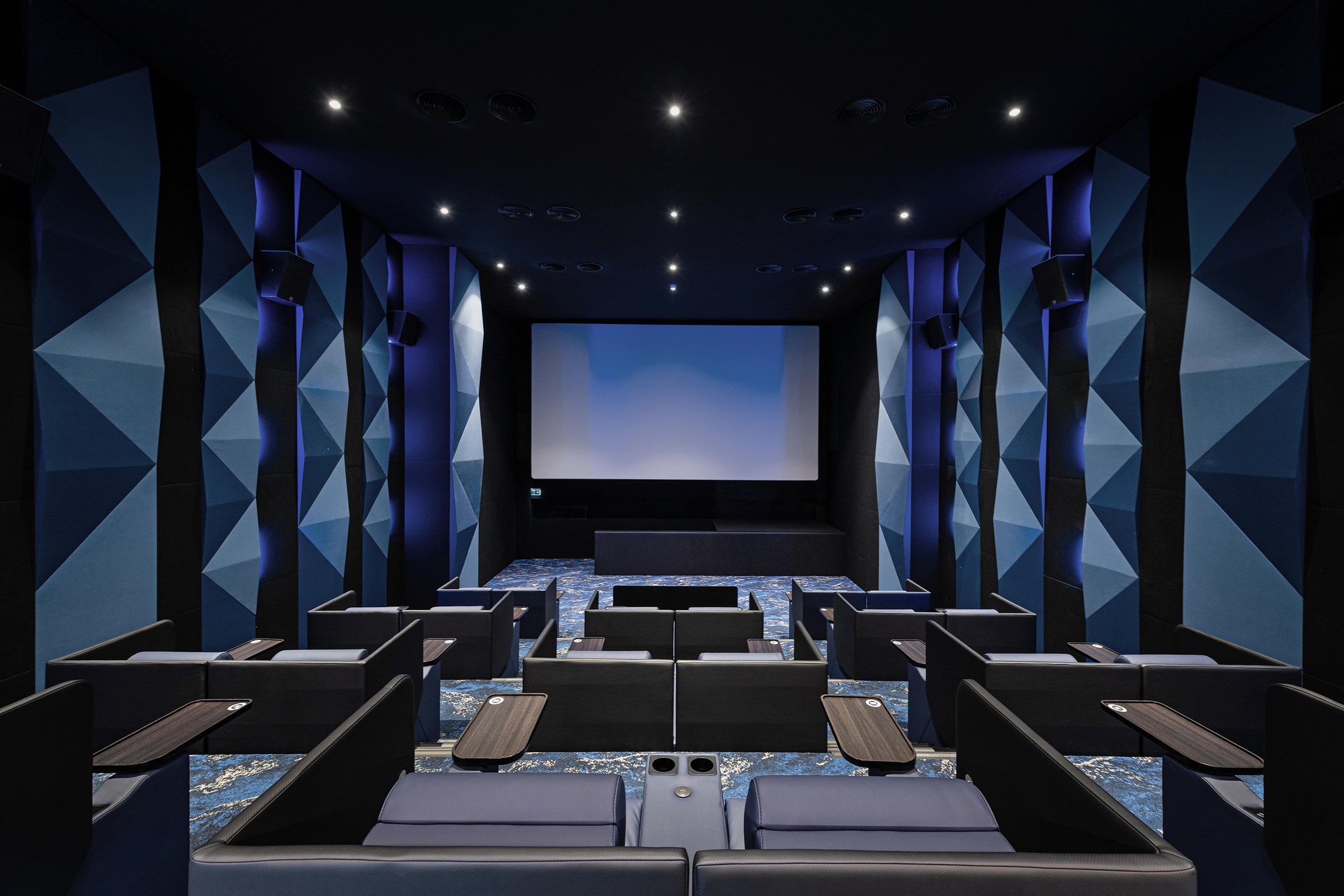 Nueva instalación de 150 butacas de Ferco en Cinema City Fountain Views, Dubai